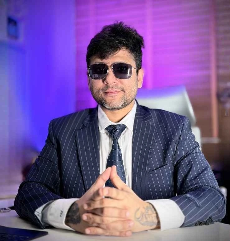 Dr. Jay Mehta, the best doctor for endometriosis and chronic pelvic pain in India, specializing in complex laparoscopic surgery